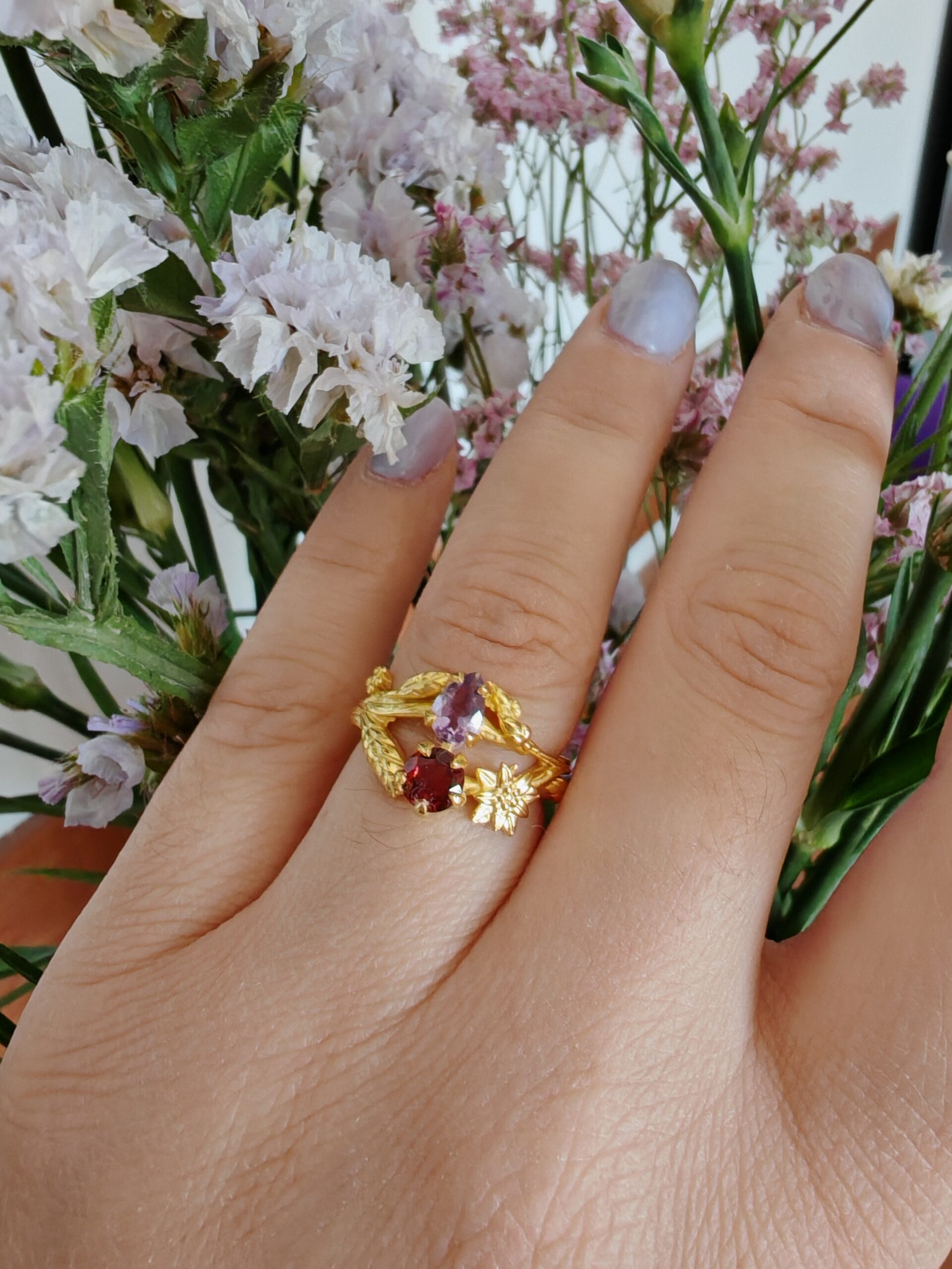 Anello in argento placcato oro con ametista e granato