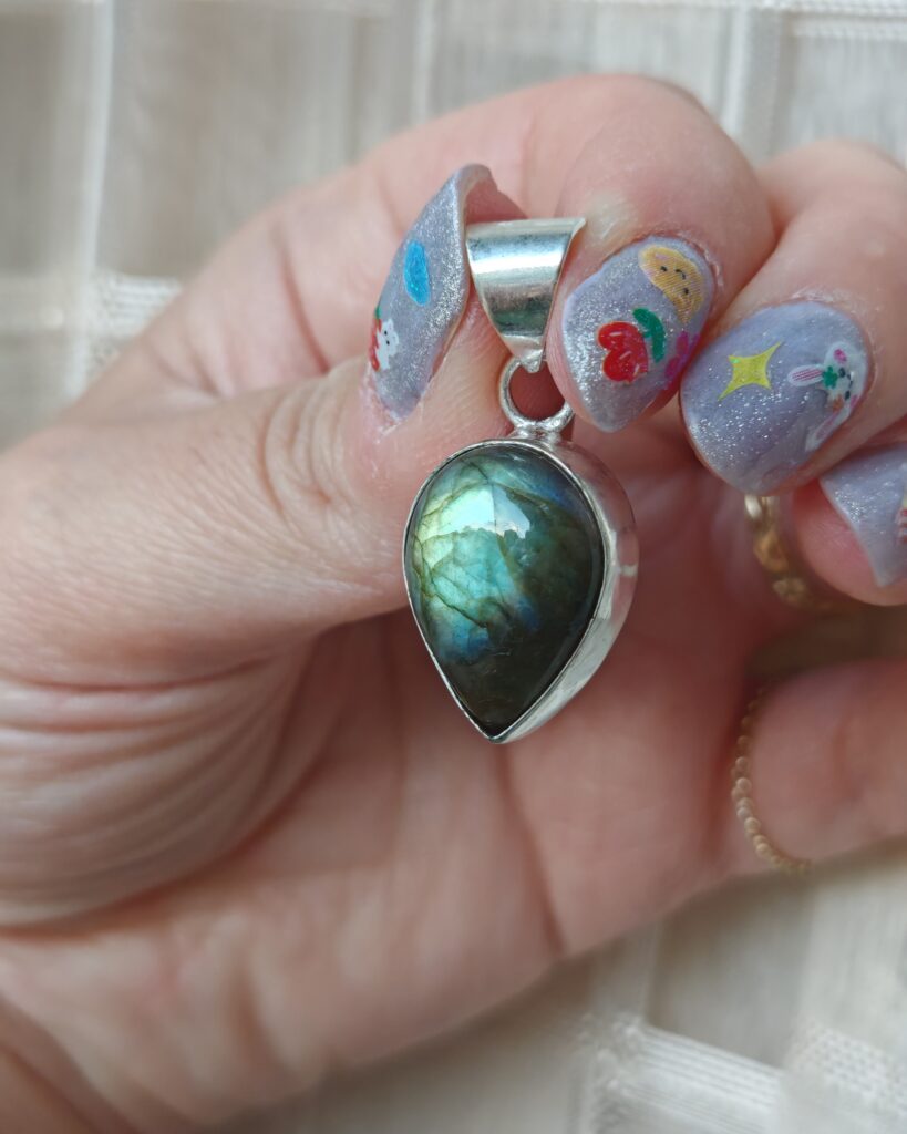 Ciondolo in argento con labradorite verde