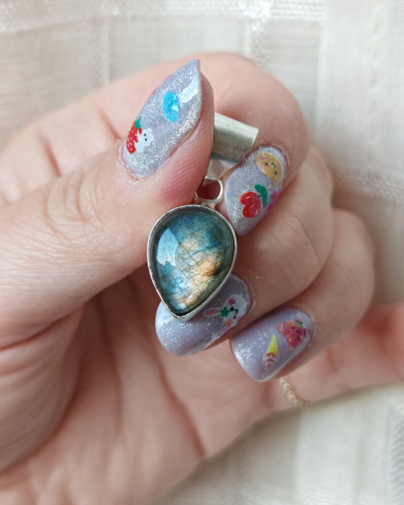 Ciondolo in argento con labradorite