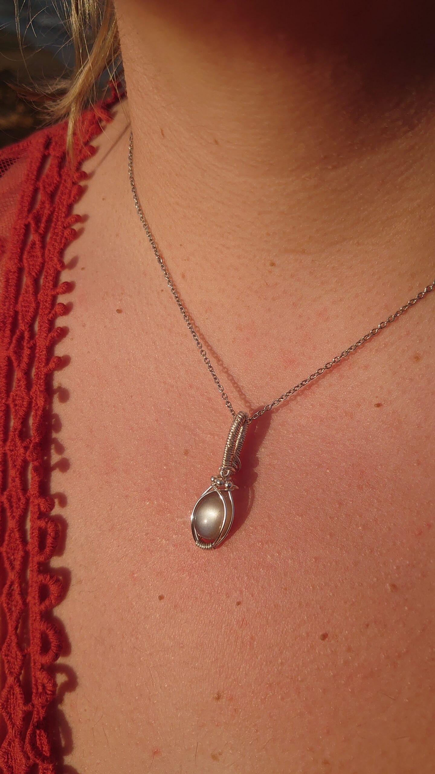 Ciondolo con pietra di luna grigia (adularia) - Collezione Nereidi