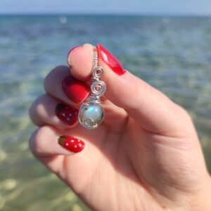 Ciondolo con labradorite blu rotonda