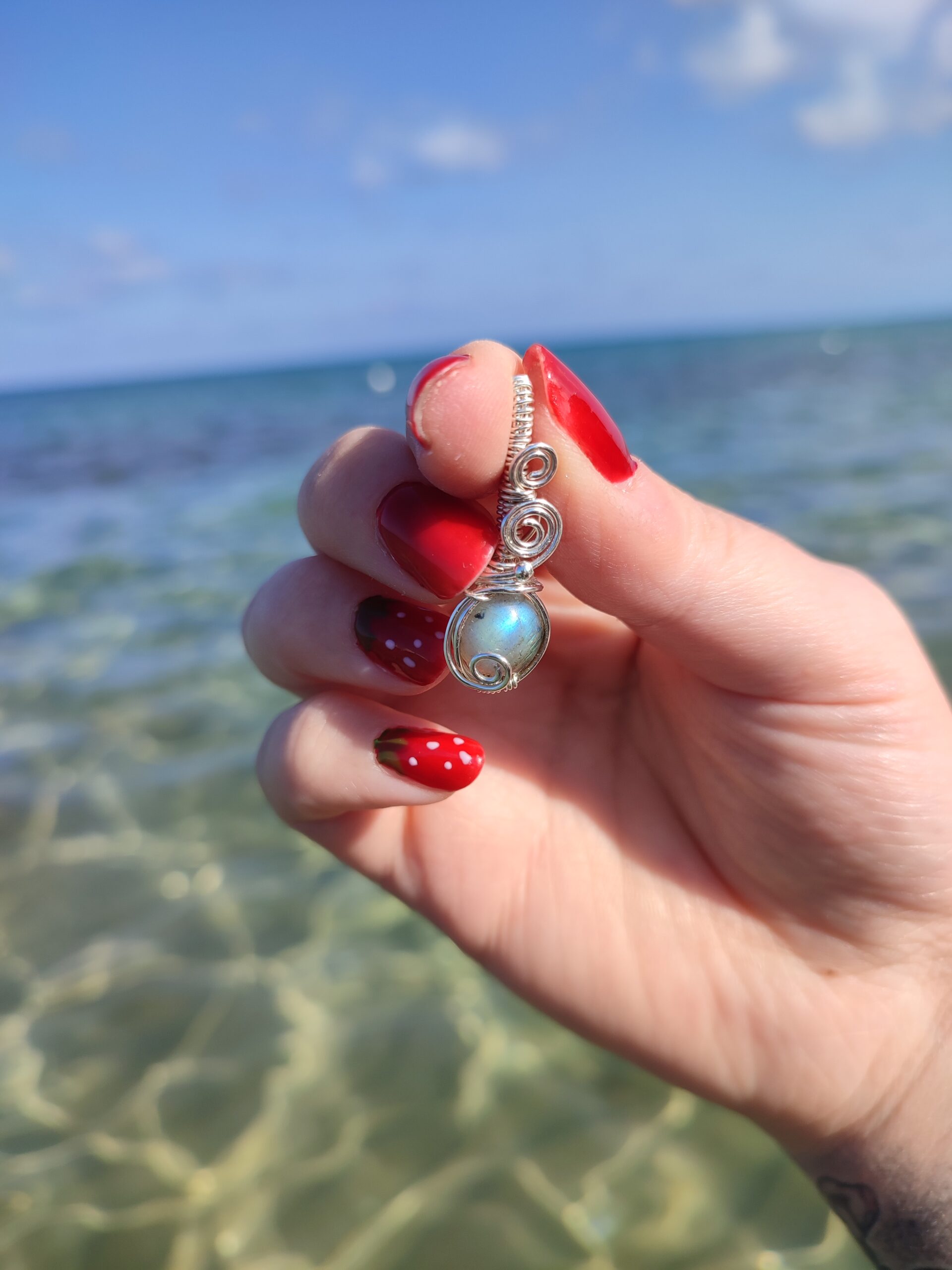 Ciondolo con labradorite blu rotonda - Collezione Nereidi