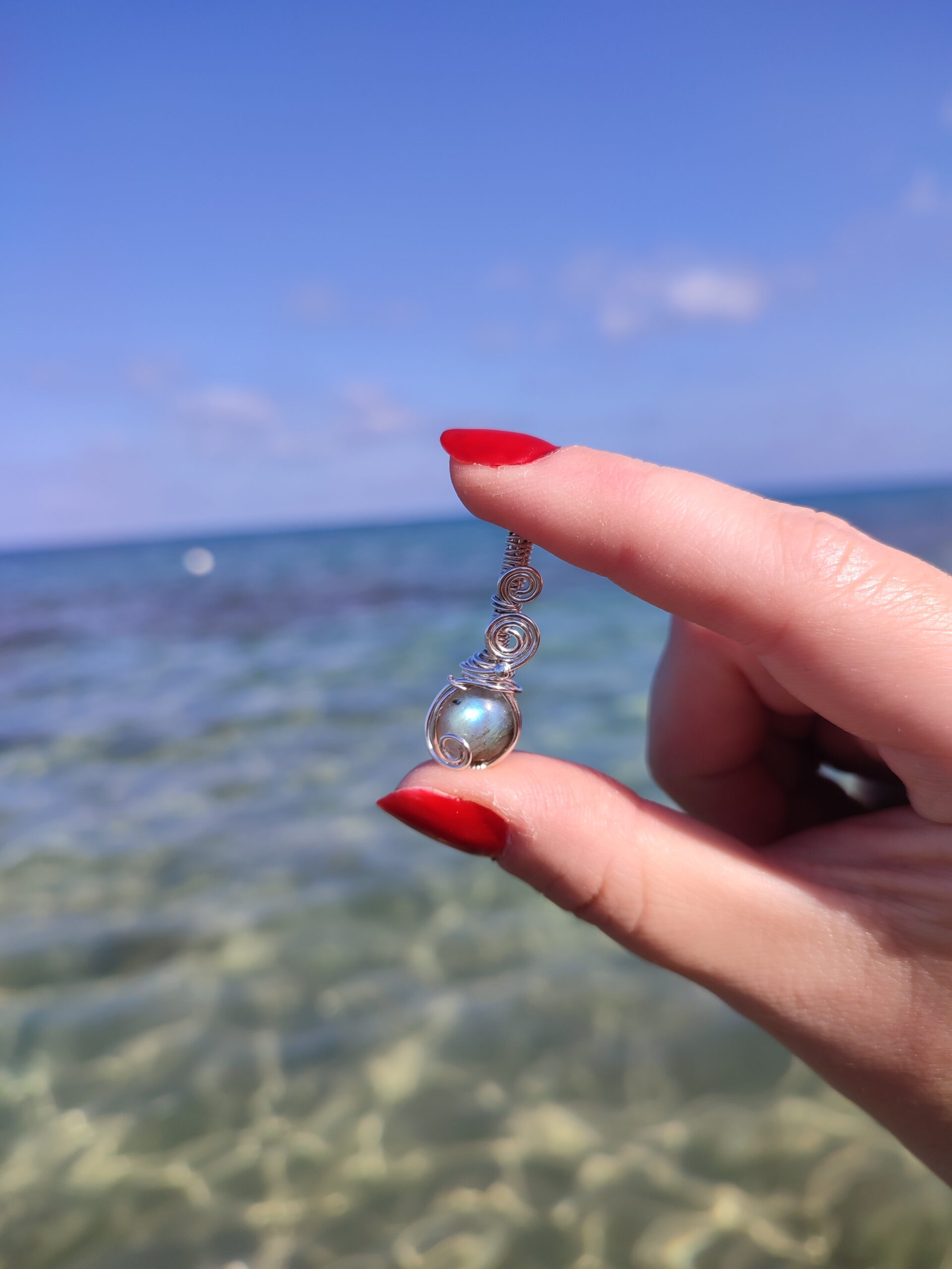 Ciondolo con labradorite blu rotonda - Collezione Nereidi
