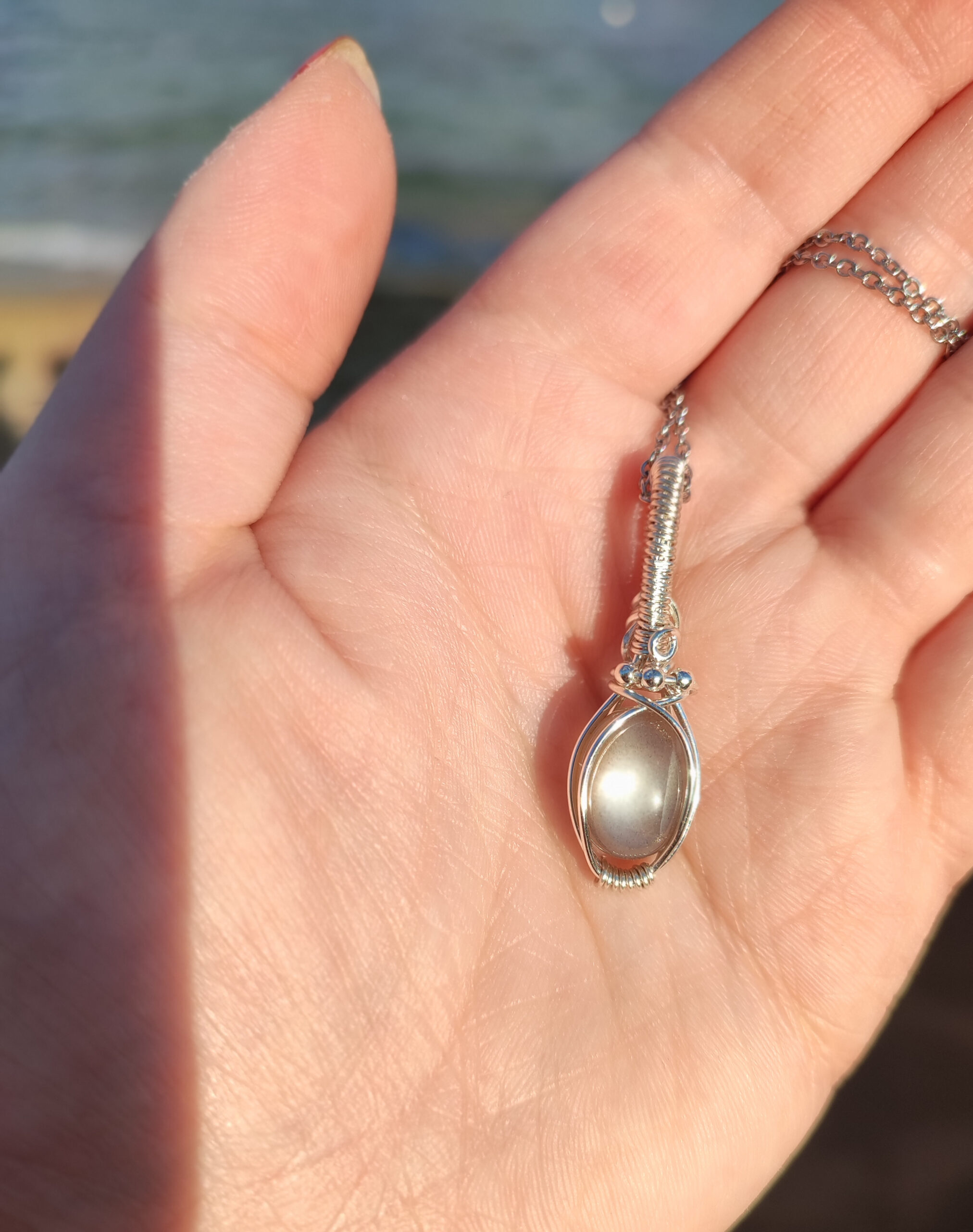 Ciondolo con pietra di luna grigia (adularia) - Collezione Nereidi