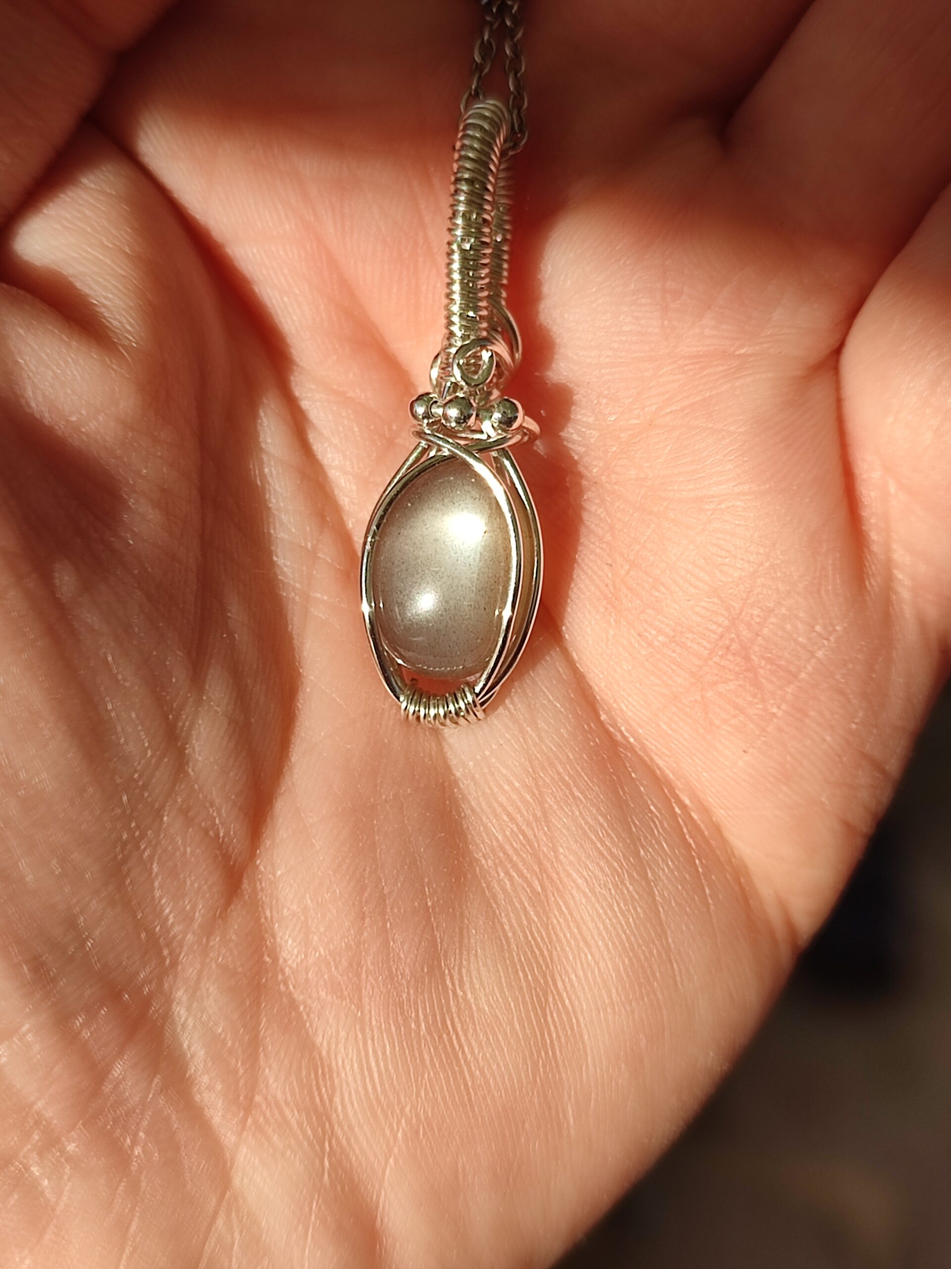 Ciondolo con pietra di luna grigia (adularia) - Collezione Nereidi
