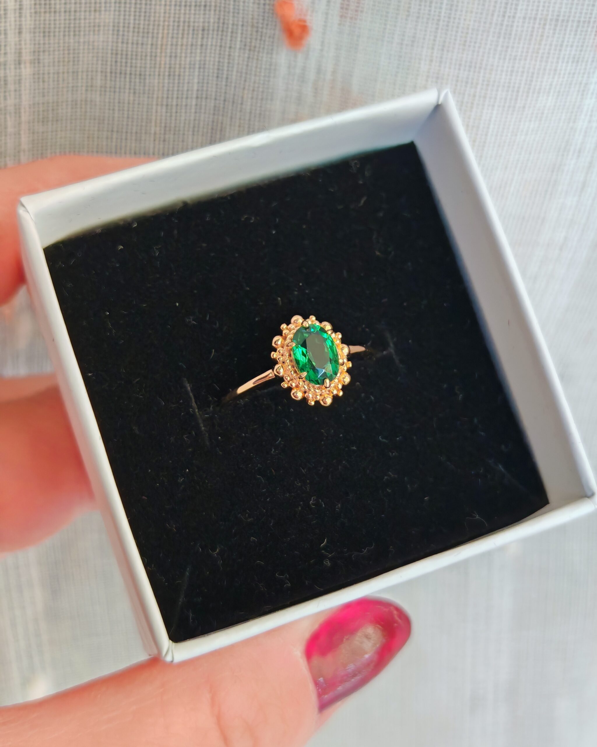 Anello Osiride con smeraldo, argento placcato oro 18k
