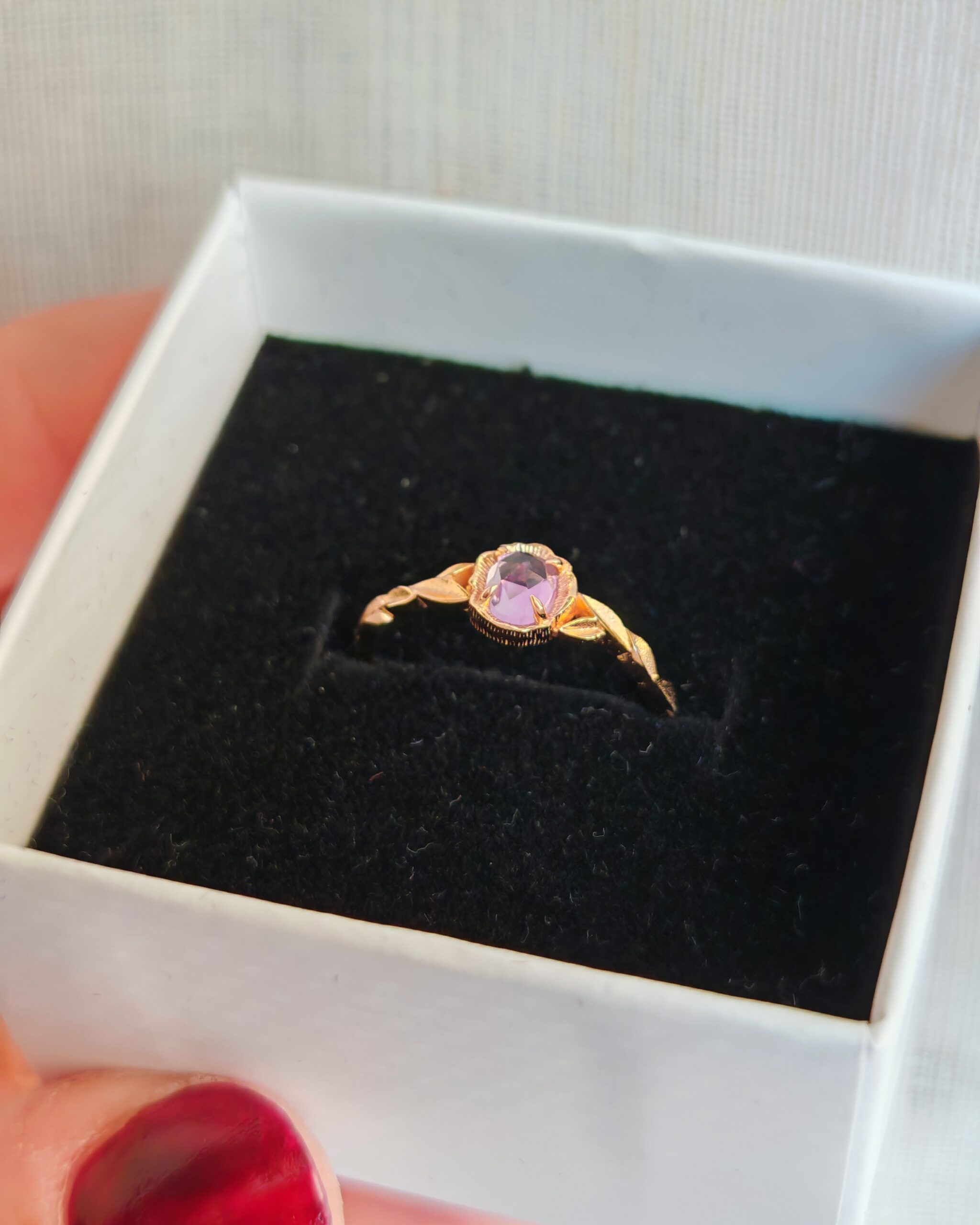 Anello Hathor con ametista lavanda, argento placcato oro 18k