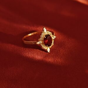 Anello Sekhmet con granato, argento placcato oro 18k