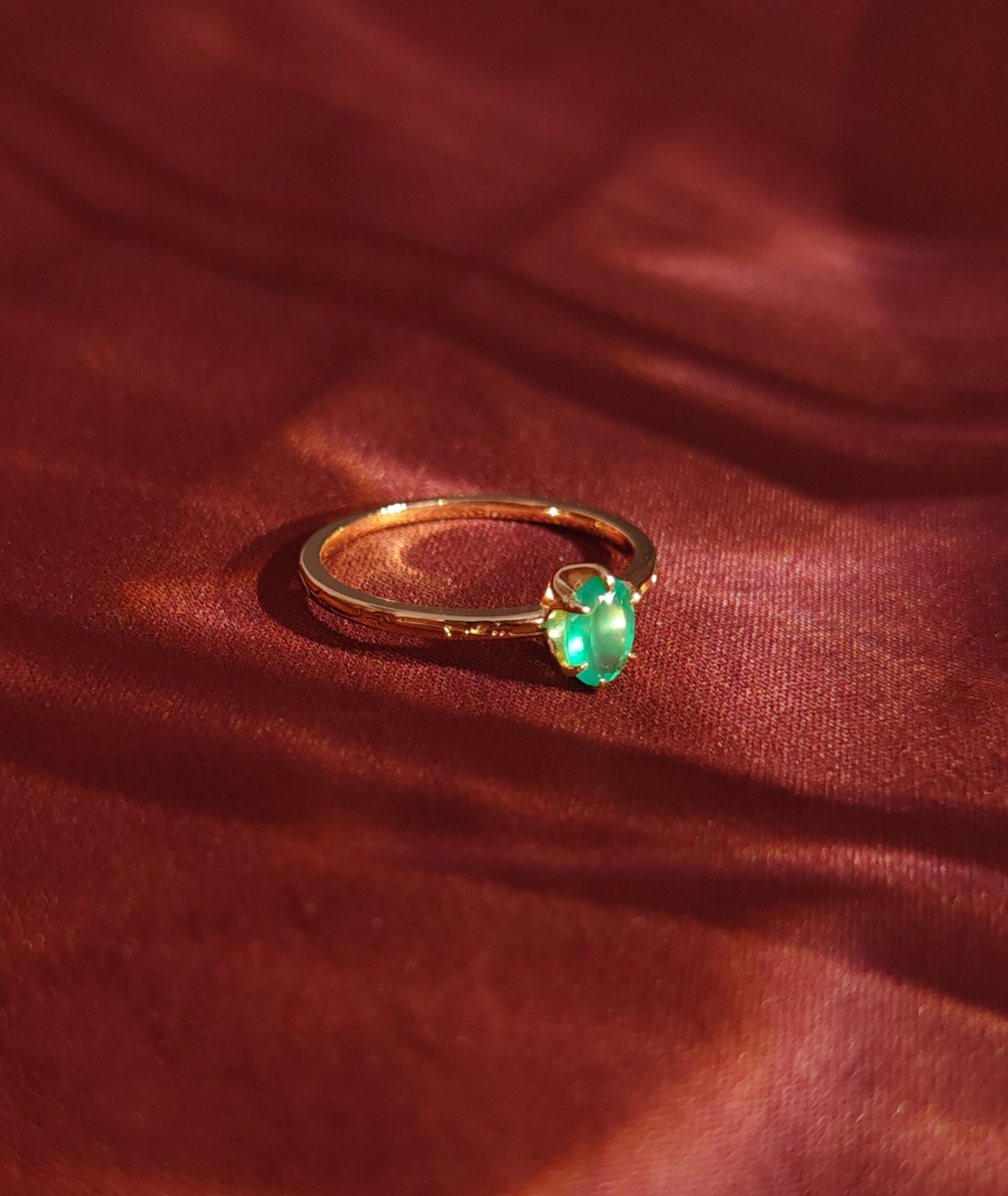 Anello Geb con crisoprasio, argento placcato oro 18k